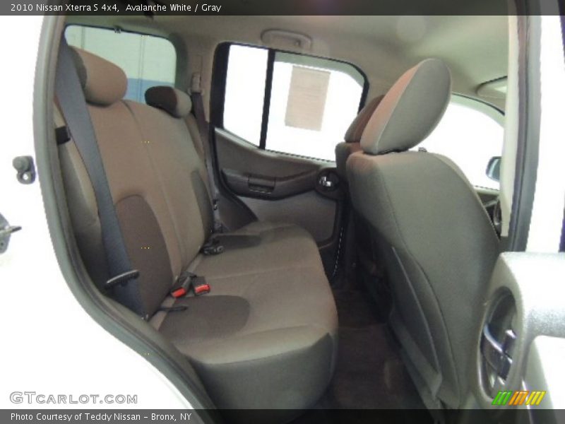 Avalanche White / Gray 2010 Nissan Xterra S 4x4