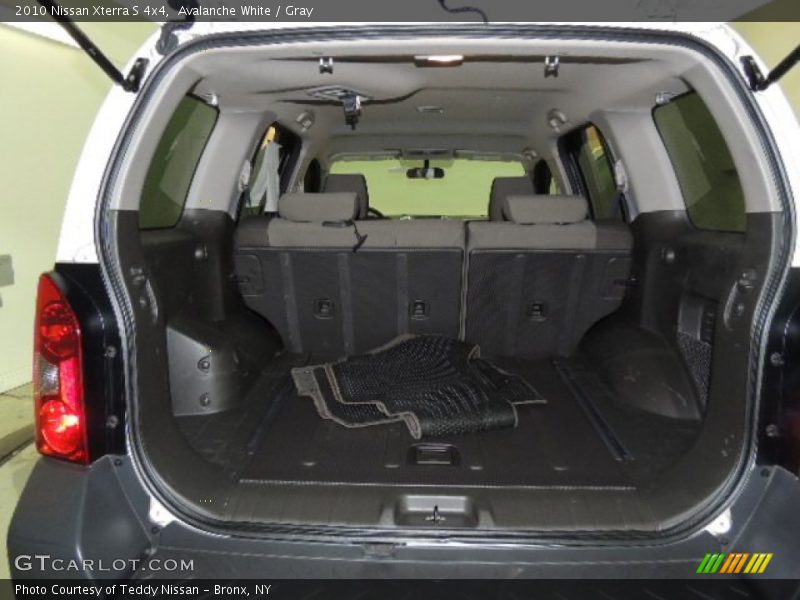Avalanche White / Gray 2010 Nissan Xterra S 4x4