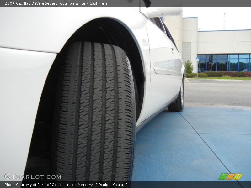 Cotillion White / Cashmere 2004 Cadillac DeVille Sedan