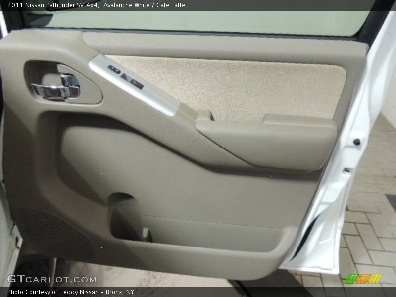 Avalanche White / Cafe Latte 2011 Nissan Pathfinder SV 4x4