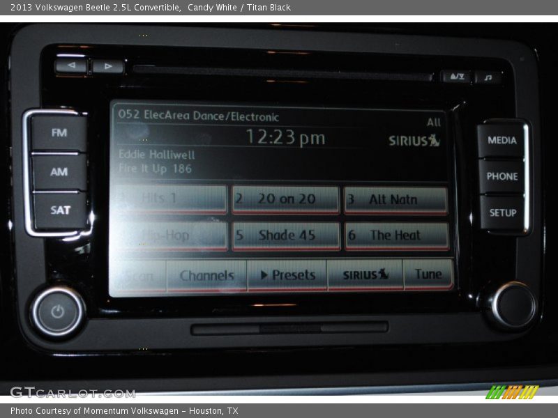 Candy White / Titan Black 2013 Volkswagen Beetle 2.5L Convertible
