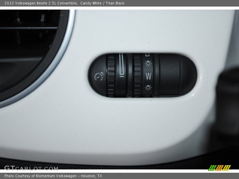 Candy White / Titan Black 2013 Volkswagen Beetle 2.5L Convertible
