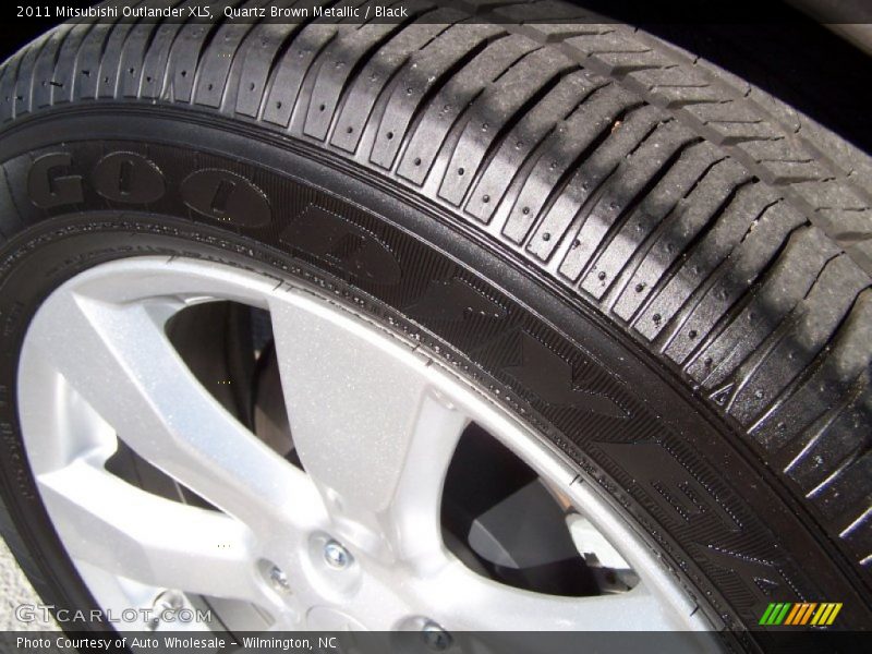 Quartz Brown Metallic / Black 2011 Mitsubishi Outlander XLS