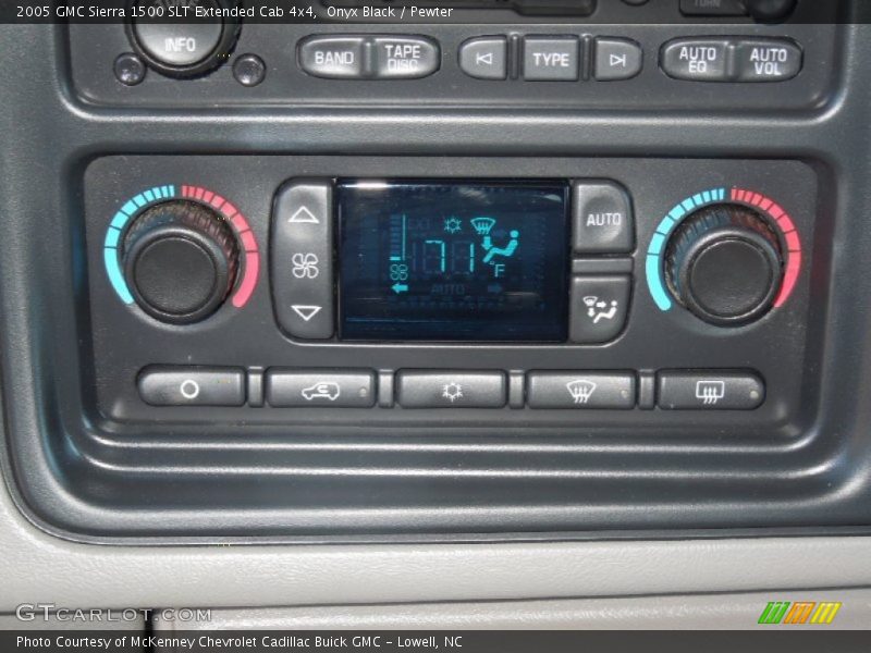 Controls of 2005 Sierra 1500 SLT Extended Cab 4x4