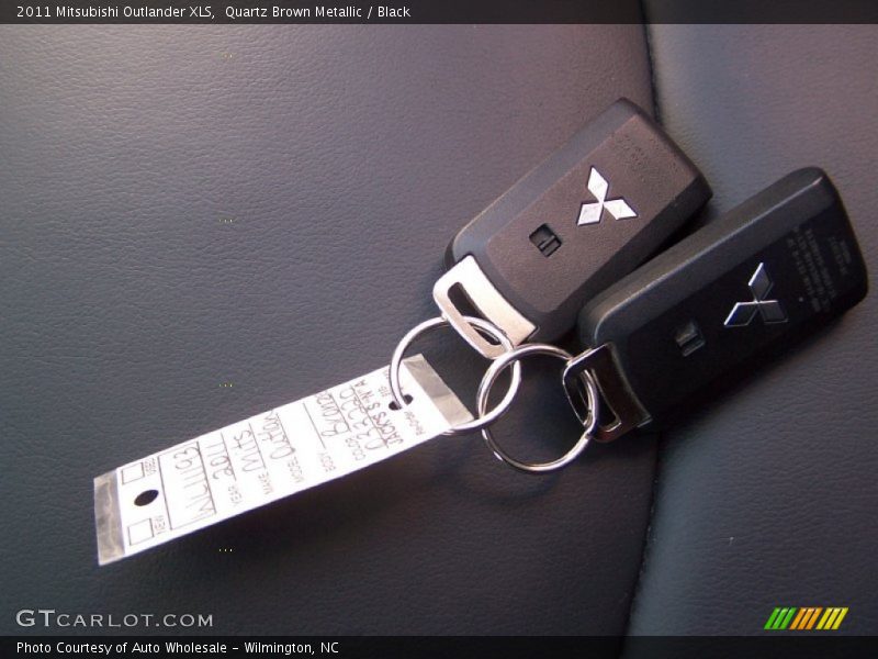 Quartz Brown Metallic / Black 2011 Mitsubishi Outlander XLS