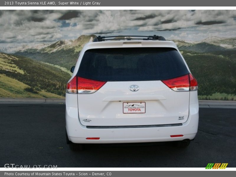 Super White / Light Gray 2013 Toyota Sienna XLE AWD
