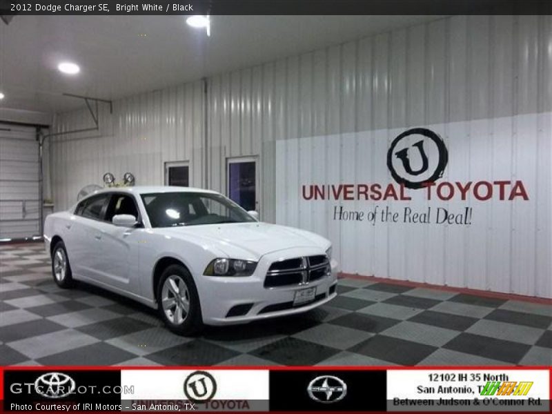 Bright White / Black 2012 Dodge Charger SE