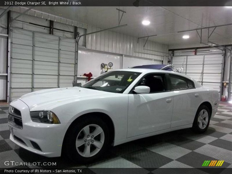 Bright White / Black 2012 Dodge Charger SE