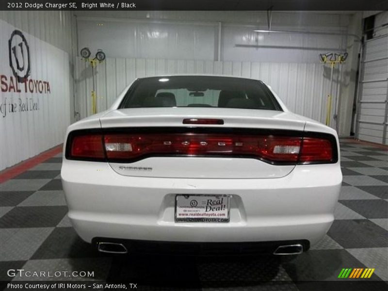 Bright White / Black 2012 Dodge Charger SE