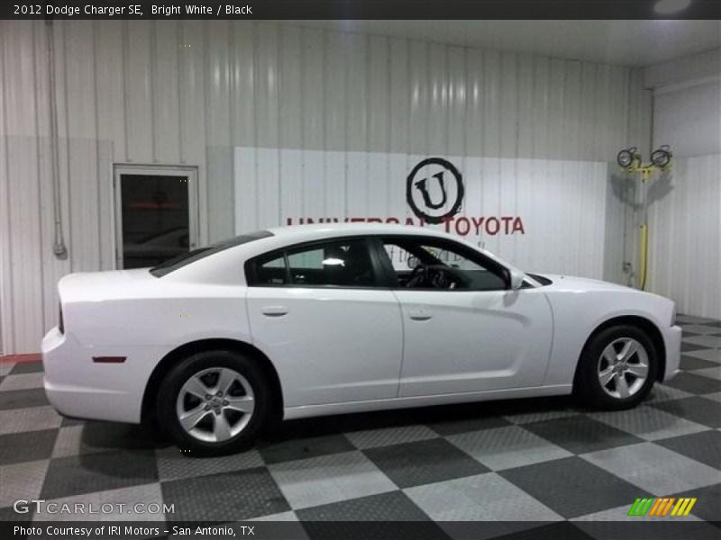 Bright White / Black 2012 Dodge Charger SE