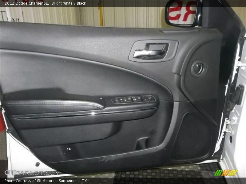 Bright White / Black 2012 Dodge Charger SE