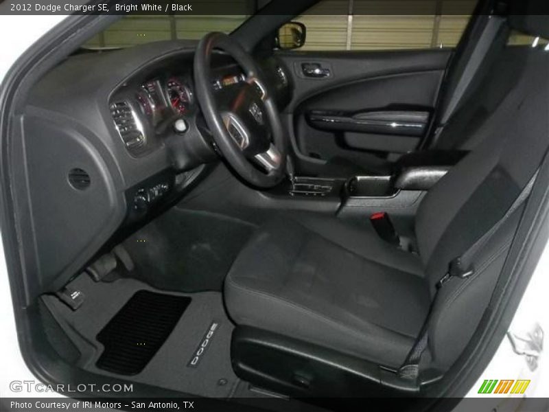 Bright White / Black 2012 Dodge Charger SE