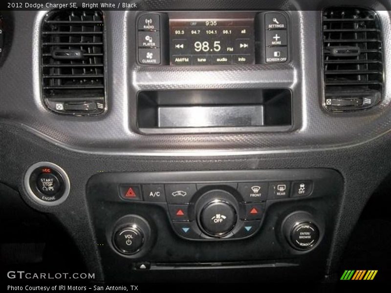 Bright White / Black 2012 Dodge Charger SE