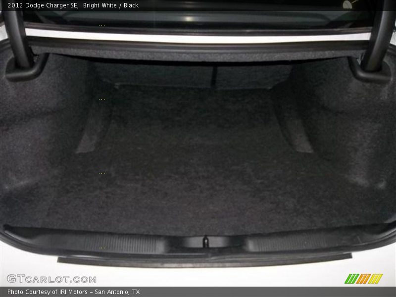 Bright White / Black 2012 Dodge Charger SE
