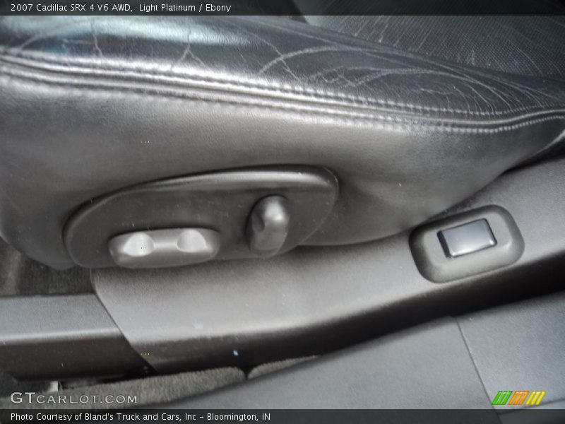 Light Platinum / Ebony 2007 Cadillac SRX 4 V6 AWD