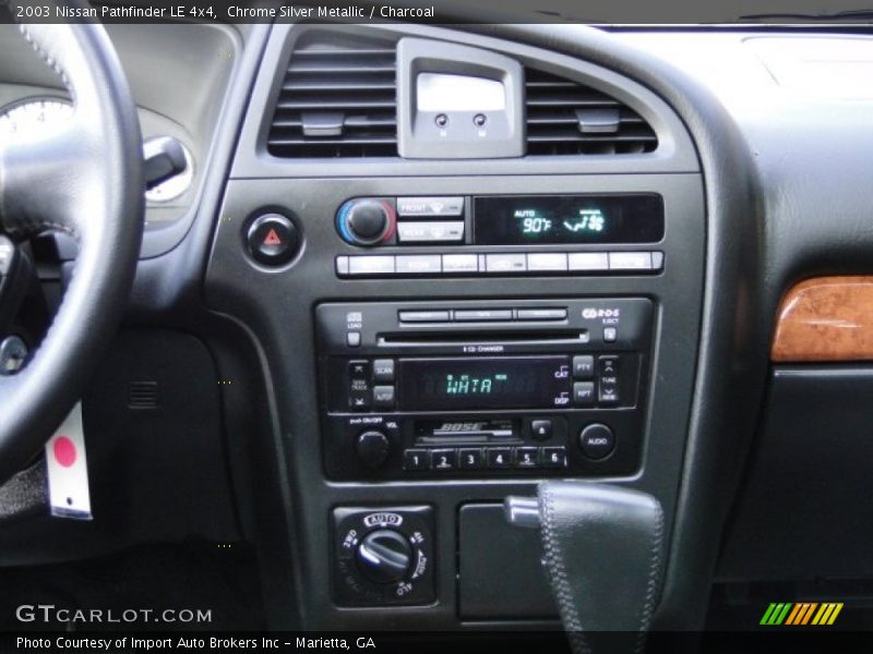 Controls of 2003 Pathfinder LE 4x4