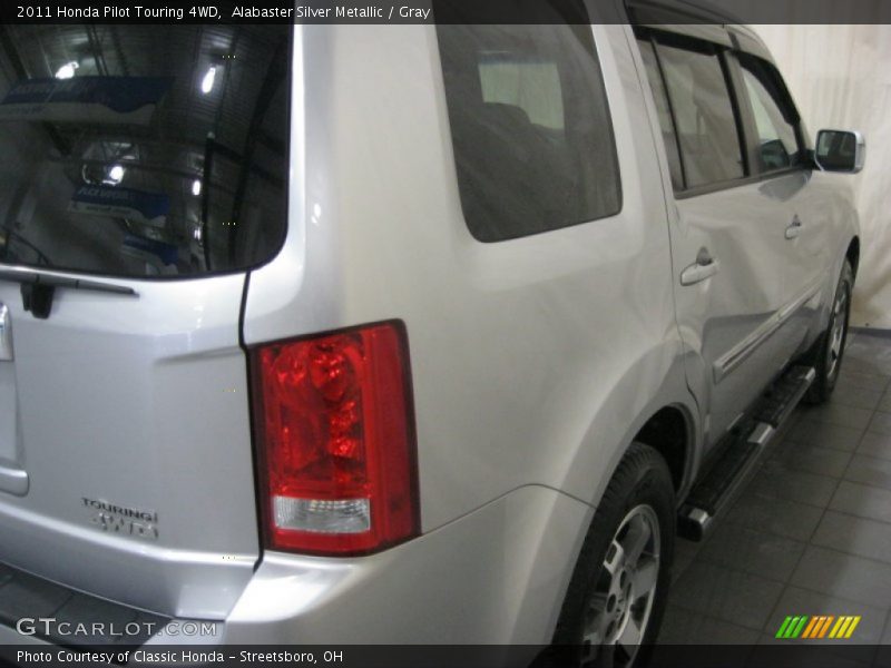 Alabaster Silver Metallic / Gray 2011 Honda Pilot Touring 4WD