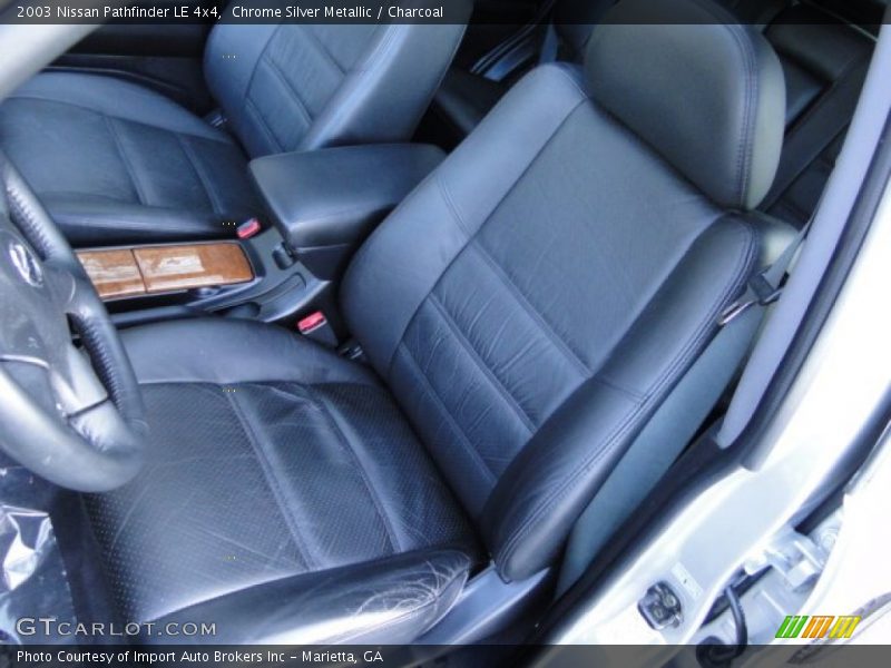 Front Seat of 2003 Pathfinder LE 4x4