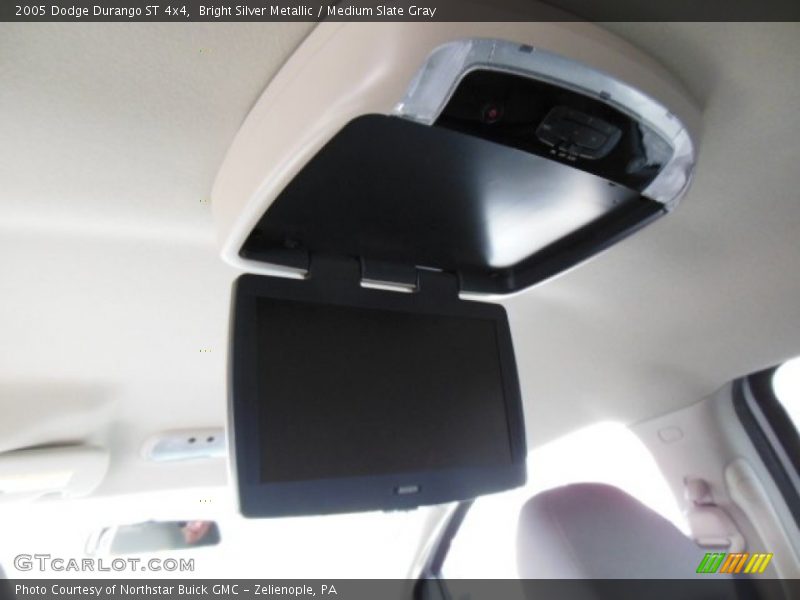 Bright Silver Metallic / Medium Slate Gray 2005 Dodge Durango ST 4x4