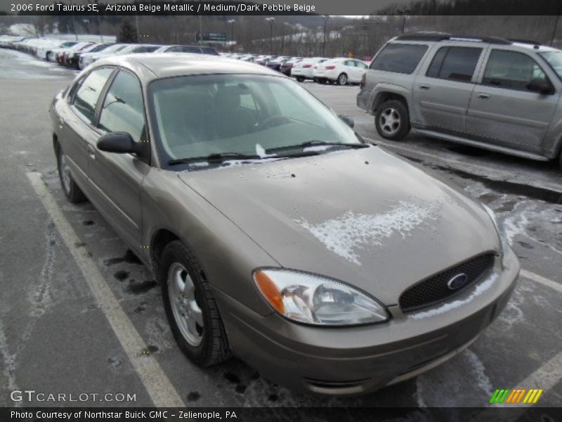 Arizona Beige Metallic / Medium/Dark Pebble Beige 2006 Ford Taurus SE