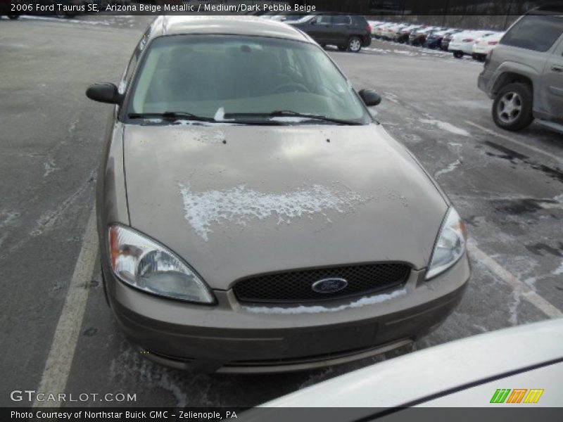 Arizona Beige Metallic / Medium/Dark Pebble Beige 2006 Ford Taurus SE