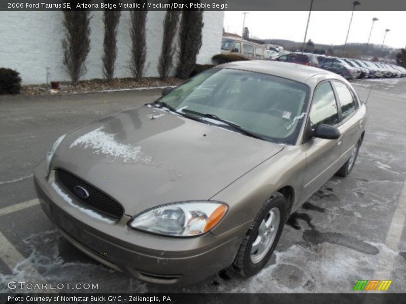 Arizona Beige Metallic / Medium/Dark Pebble Beige 2006 Ford Taurus SE