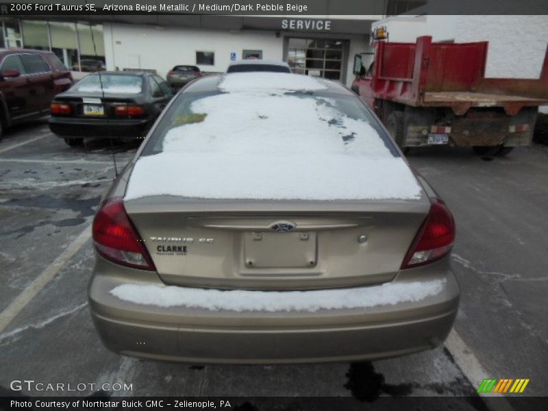 Arizona Beige Metallic / Medium/Dark Pebble Beige 2006 Ford Taurus SE
