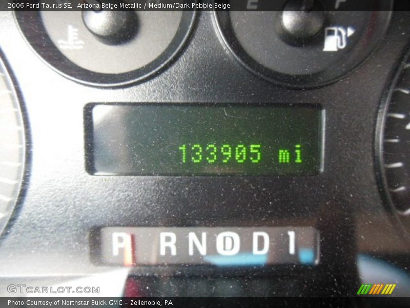Arizona Beige Metallic / Medium/Dark Pebble Beige 2006 Ford Taurus SE
