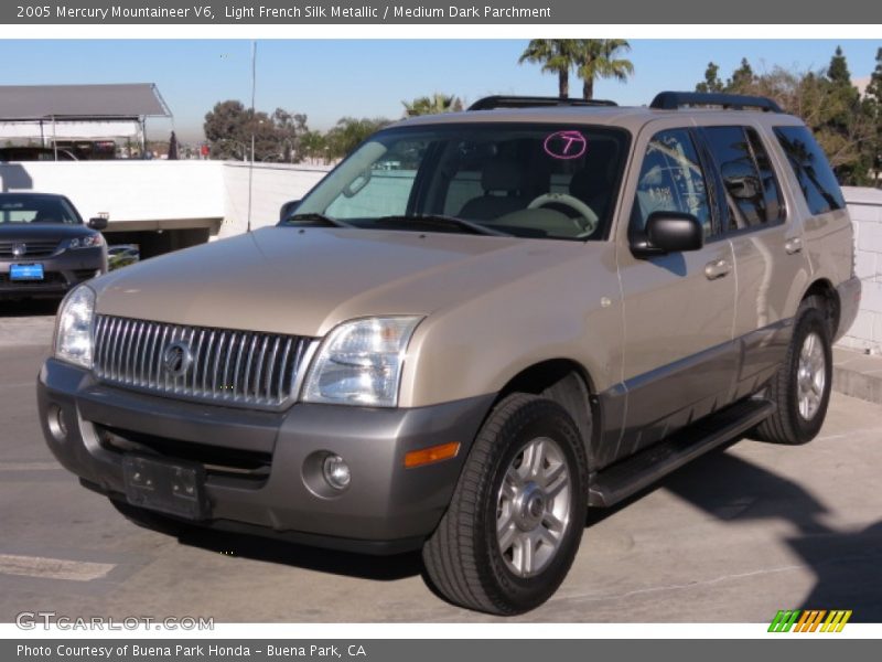 Front 3/4 View of 2005 Mountaineer V6