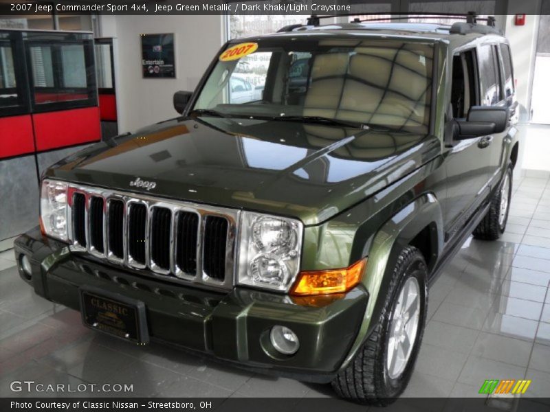 Front 3/4 View of 2007 Commander Sport 4x4