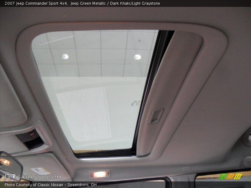 Sunroof of 2007 Commander Sport 4x4