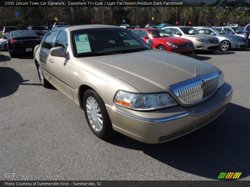 Cashmere Tri-Coat / Light Parchment/Medium Dark Parchment 2005 Lincoln Town Car Signature