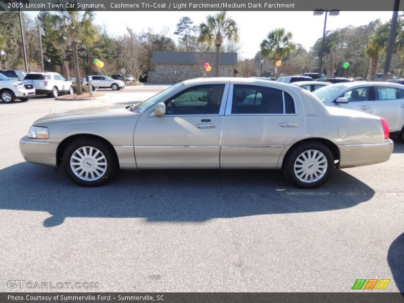 Cashmere Tri-Coat / Light Parchment/Medium Dark Parchment 2005 Lincoln Town Car Signature