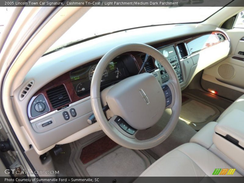 Cashmere Tri-Coat / Light Parchment/Medium Dark Parchment 2005 Lincoln Town Car Signature