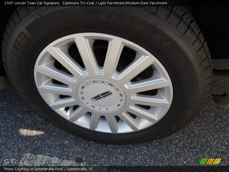 Cashmere Tri-Coat / Light Parchment/Medium Dark Parchment 2005 Lincoln Town Car Signature