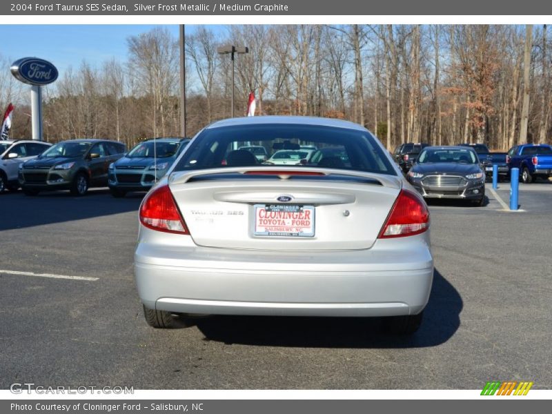 Silver Frost Metallic / Medium Graphite 2004 Ford Taurus SES Sedan