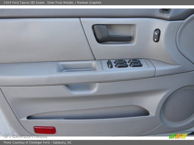 Silver Frost Metallic / Medium Graphite 2004 Ford Taurus SES Sedan