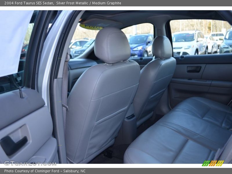 Silver Frost Metallic / Medium Graphite 2004 Ford Taurus SES Sedan