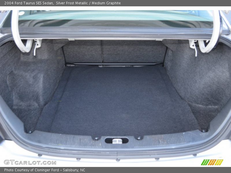  2004 Taurus SES Sedan Trunk