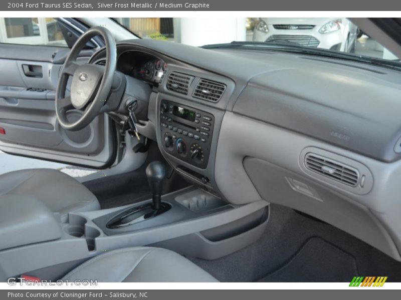 Dashboard of 2004 Taurus SES Sedan
