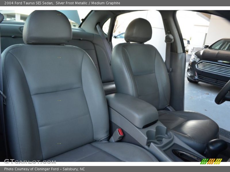 Silver Frost Metallic / Medium Graphite 2004 Ford Taurus SES Sedan