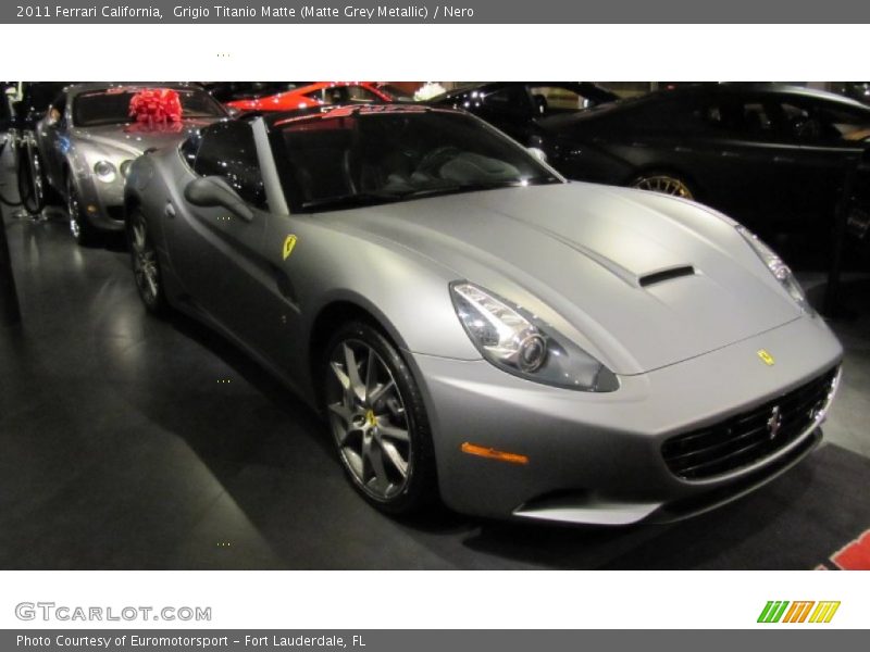Grigio Titanio Matte (Matte Grey Metallic) / Nero 2011 Ferrari California
