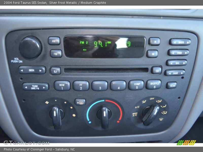 Controls of 2004 Taurus SES Sedan