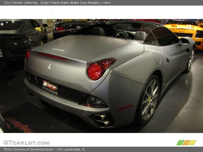 Grigio Titanio Matte (Matte Grey Metallic) / Nero 2011 Ferrari California