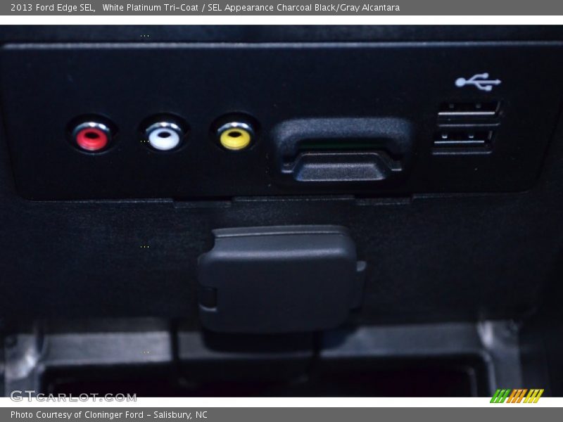 White Platinum Tri-Coat / SEL Appearance Charcoal Black/Gray Alcantara 2013 Ford Edge SEL