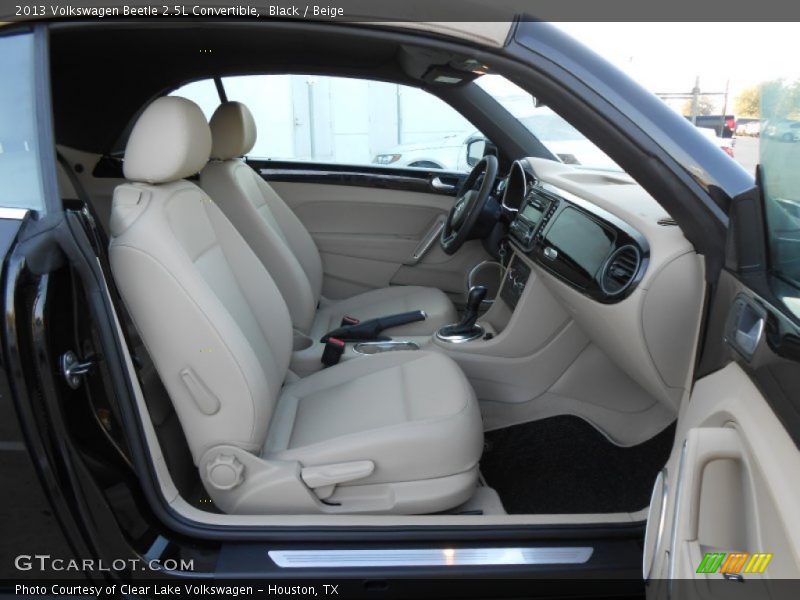 Front Seat of 2013 Beetle 2.5L Convertible