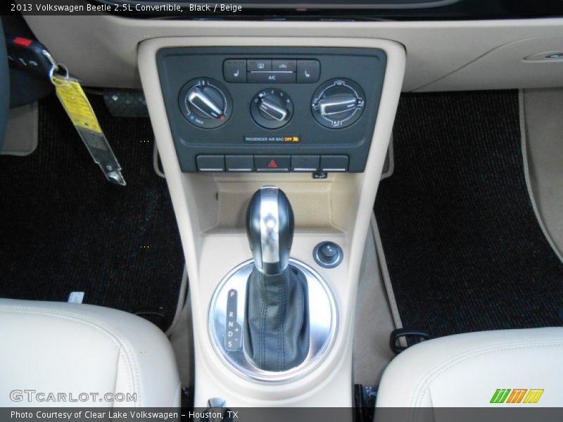 Controls of 2013 Beetle 2.5L Convertible