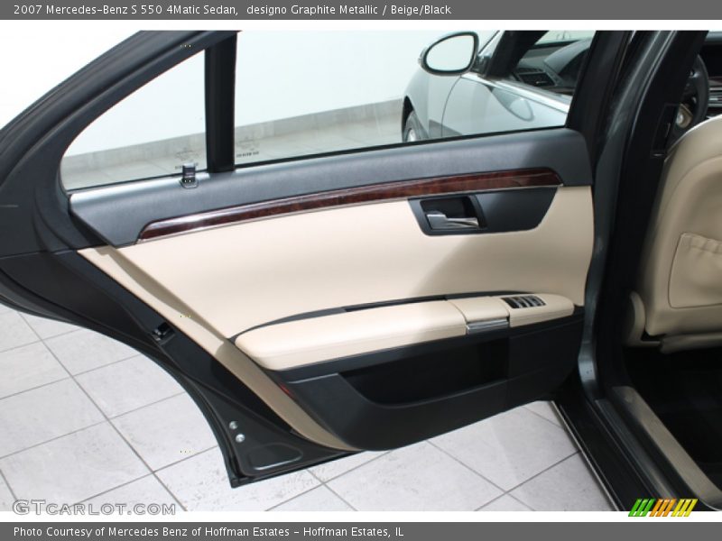Door Panel of 2007 S 550 4Matic Sedan