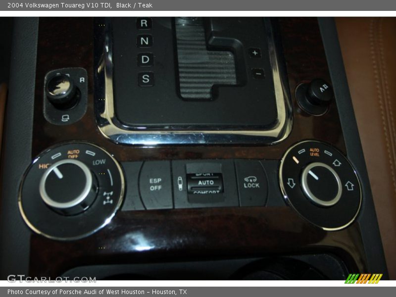 Black / Teak 2004 Volkswagen Touareg V10 TDI