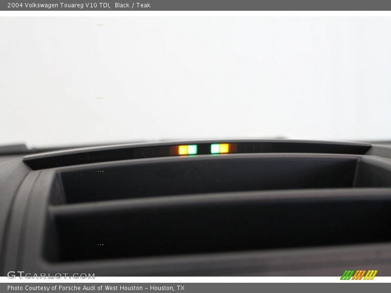 Black / Teak 2004 Volkswagen Touareg V10 TDI